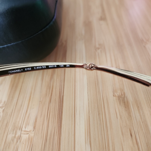 Chanel sunglasses with case - Picture 6 of 7